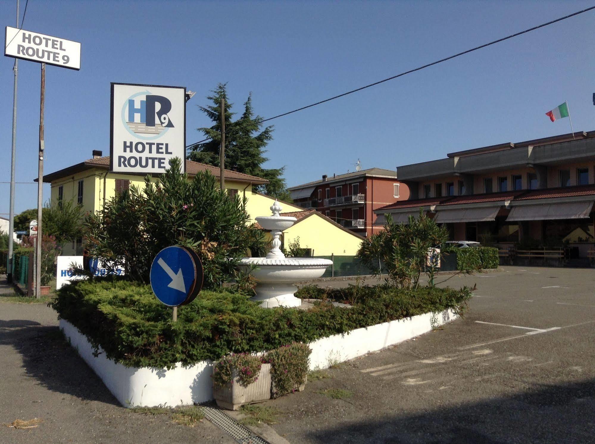 Hotel Route 9 Cadeo Eksteriør bilde
